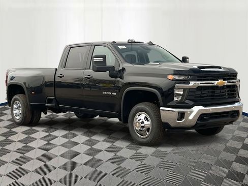 New 2026 Chevrolet Silverado 3500 LT w/ All Star Edition image 7