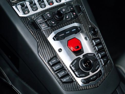 Used 2014 Lamborghini Aventador LP 700-4 image 31