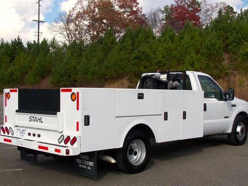Used 2006 Ford F350 XL image 4