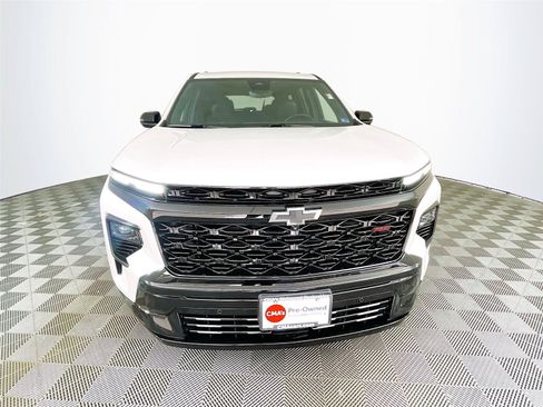 Used 2025 Chevrolet Traverse RS w/ LPO, Floor Liner Package AWD/4WD image 2