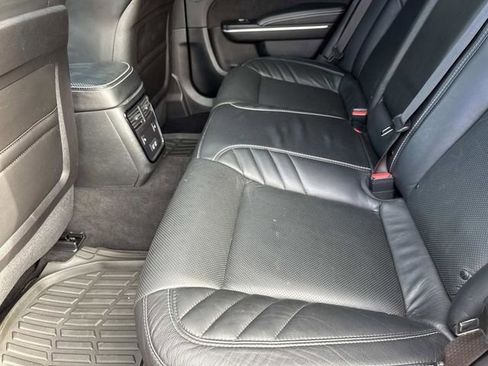 Used 2023 Chrysler 300 C image 11