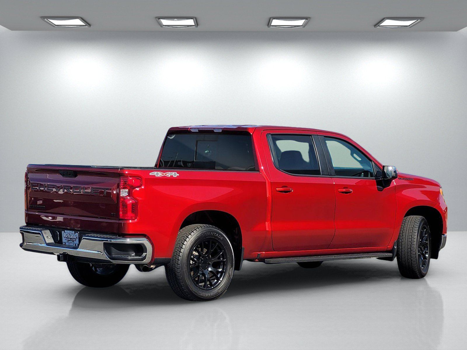 Used 2022 Chevrolet Silverado 1500 LT w/ Leather Package AWD/4WD image 4