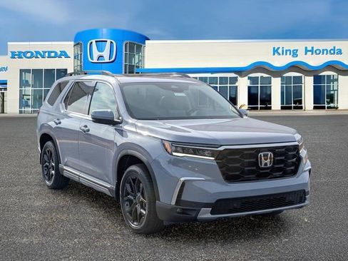 New 2025 Honda Pilot Touring image 4