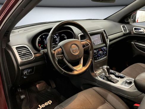 Used 2020 Jeep Grand Cherokee Laredo AWD/4WD image 17