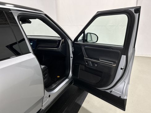 Used 2024 Rivian R1S Adventure Dual AWD/4WD image 18