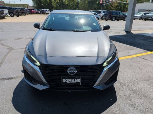 Used 2024 Nissan Altima 2.5 SV FWD image 2