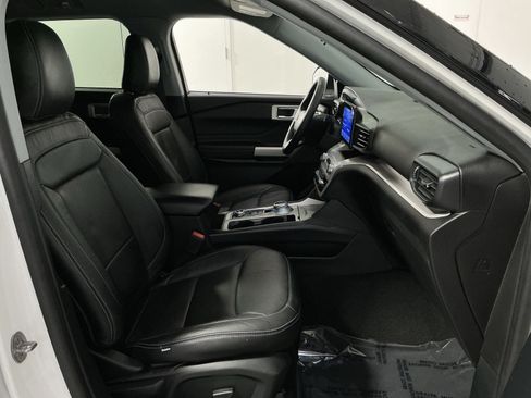 Used 2023 Ford Explorer XLT AWD/4WD image 26