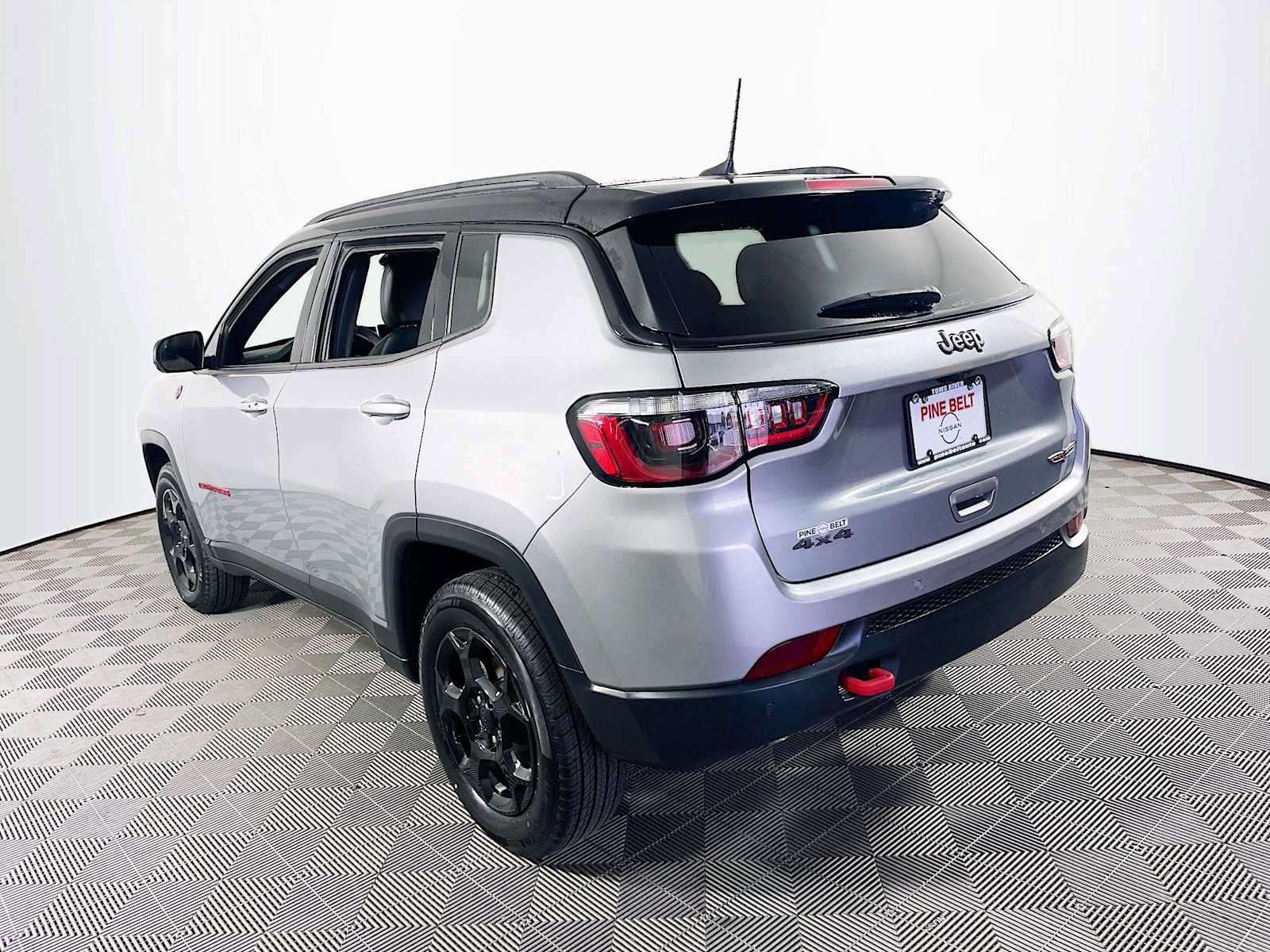 Used 2024 Jeep Compass Trailhawk AWD/4WD image 6