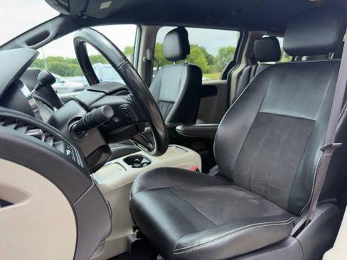 Used 2020 Dodge Grand Caravan SXT FWD image 19