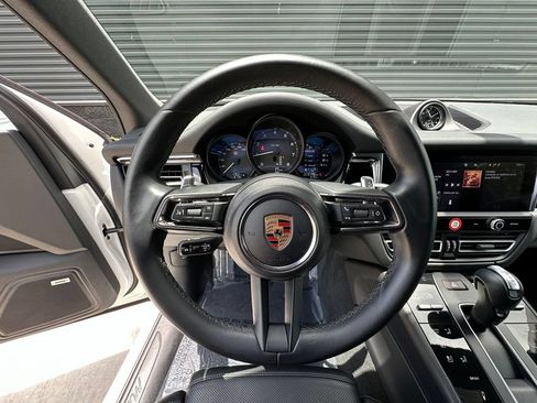 Used 2024 Porsche Macan AWD/4WD image 24
