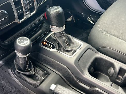 Used 2020 Jeep Wrangler Unlimited Sahara image 13