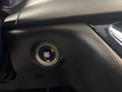 Used 2025 Chrysler Pacifica Select image 18