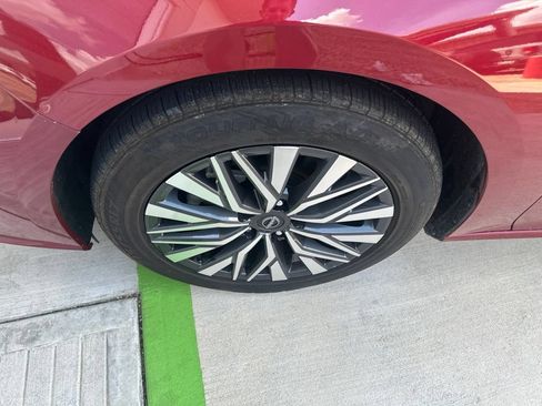 Used 2025 Nissan Altima 2.5 SV FWD image 36