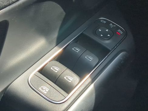 Used 2025 Mercedes-Benz GLA 250 image 10