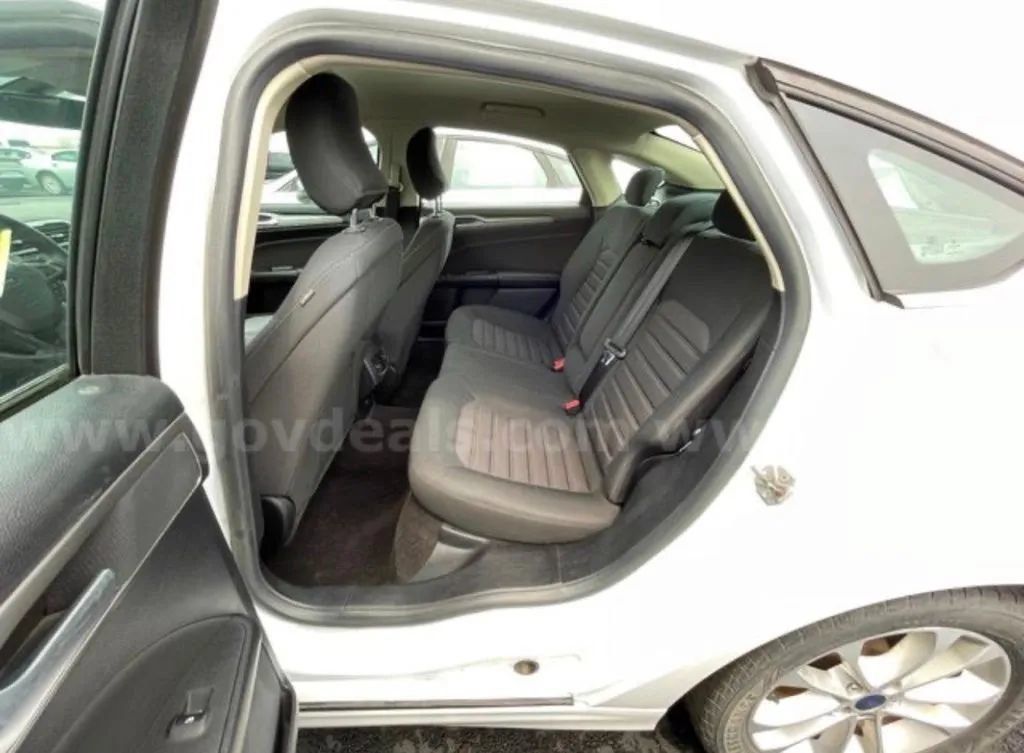 Used 2019 Ford Fusion SE FWD image 20