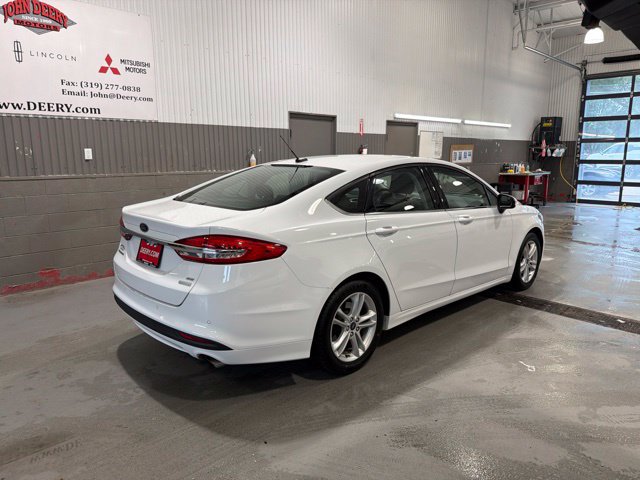 Used 2018 Ford Fusion SE w/ Fusion SE Technology Package FWD image 3