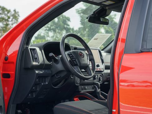 Used 2025 Nissan Frontier Pro-X RWD image 23