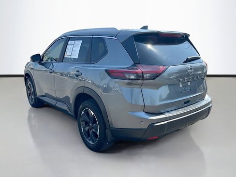 Used 2024 Nissan Rogue SV w/ SV Premium Package image 5