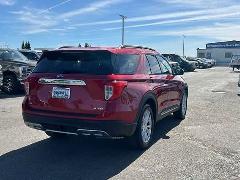 Certified 2024 Ford Explorer XLT w/ Equipment Group 202A AWD/4WD image 3