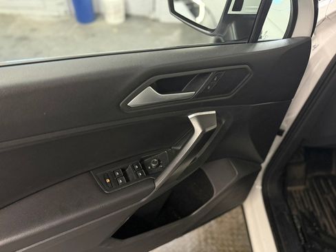 Used 2021 Volkswagen Tiguan SE image 27