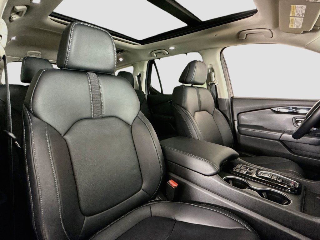 Used 2025 Honda Pilot Touring image 14