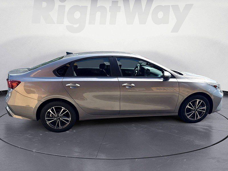 Used 2024 Kia Forte LXS w/ LXS Technology Package FWD image 6