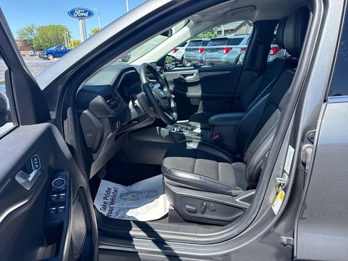 Used 2025 Ford Escape SE FWD image 16