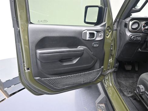 Used 2020 Jeep Wrangler Unlimited Willys image 16