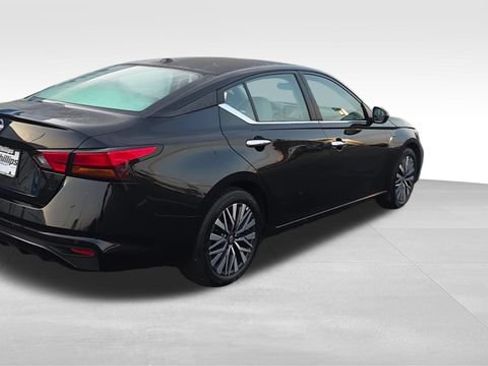 Used 2025 Nissan Altima 2.5 SV FWD image 5