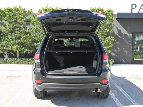 Used 2021 Jeep Grand Cherokee Laredo X image 9