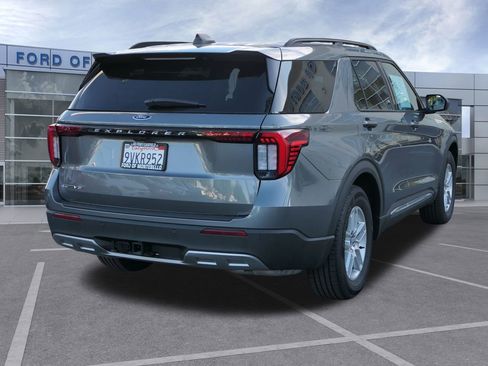 Used 2025 Ford Explorer Active w/ Active Comfort Package image 4