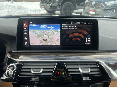 Used 2022 BMW 530i xDrive w/ M Sport Package image 26