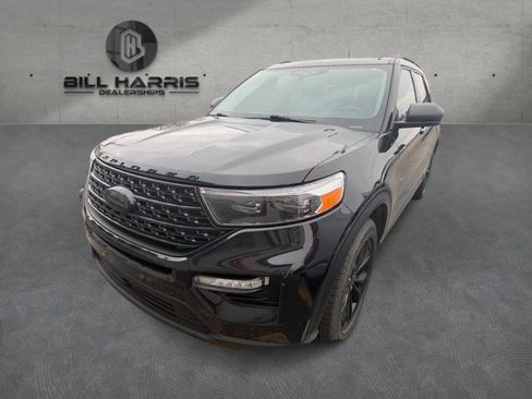 Used 2023 Ford Explorer XLT w/ Equipment Group 202A image 4