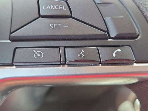 Used 2025 Nissan Versa SV FWD image 27