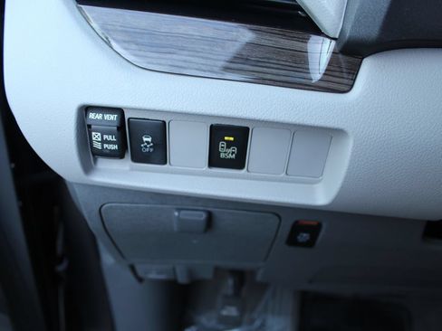 Used 2016 Toyota Sienna XLE FWD image 26