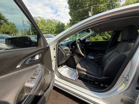 Used 2018 Chevrolet Malibu LT FWD image 19