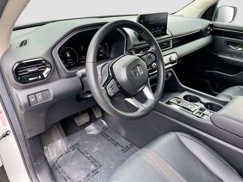 Used 2025 Honda Pilot EX-L image 9
