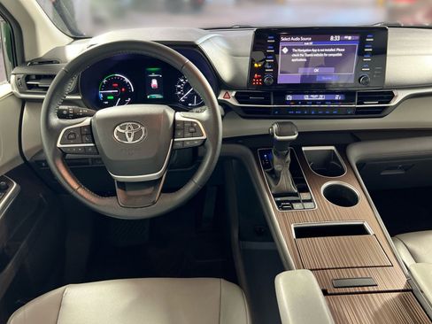 Used 2021 Toyota Sienna XLE image 23