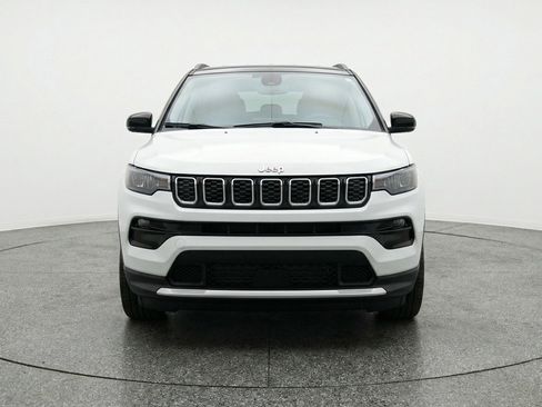Used 2025 Jeep Compass Limited AWD/4WD image 2
