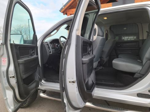 Used 2017 RAM 2500 Tradesman w/ Chrome Appearance Group AWD/4WD image 6