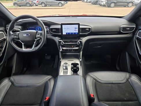 Used 2022 Ford Explorer ST image 14