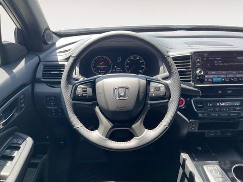 Used 2025 Honda Ridgeline Black Edition image 12
