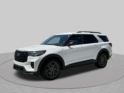 Used 2025 Ford Explorer ST-Line w/ ST-Line Street Pack AWD/4WD image 2
