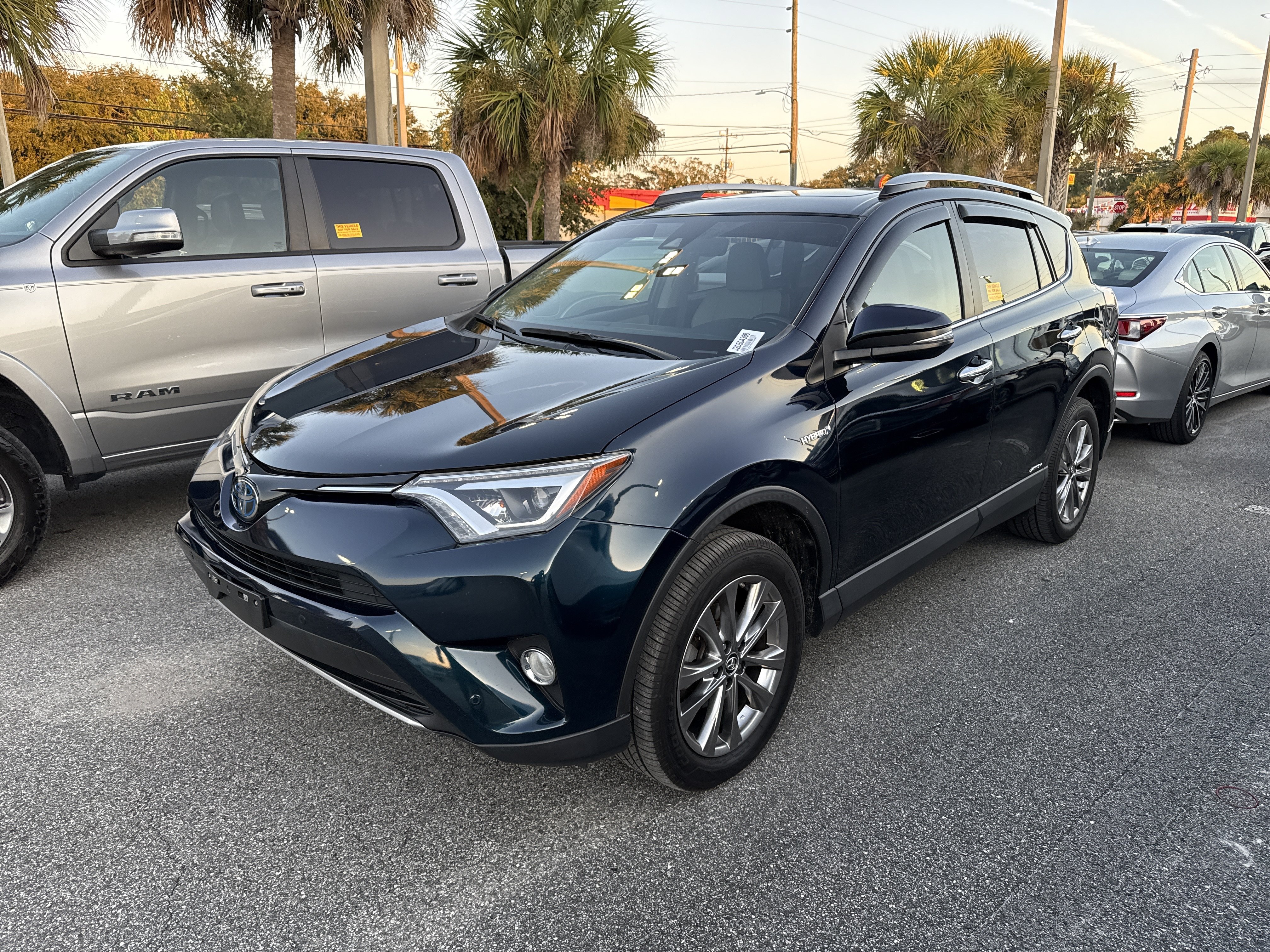 Used 2018 Toyota RAV4 Limited AWD/4WD image 2