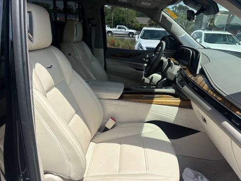 Used 2021 Cadillac Escalade Premium Luxury Platinum AWD/4WD image 19