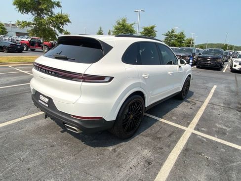 Used 2024 Porsche Cayenne AWD/4WD image 7