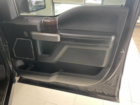 Used 2015 Ford F150 Platinum w/ Equipment Group 701A Luxury image 29