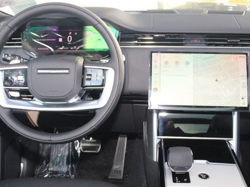 New 2026 Land Rover Range Rover Long Wheelbase SE AWD/4WD image 4