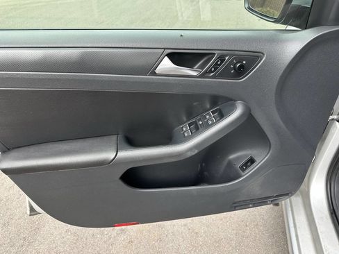 Used 2011 Volkswagen Jetta SE image 11
