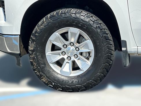 Used 2024 Chevrolet Silverado 1500 LT AWD/4WD image 11
